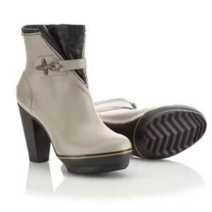 SOREL ‘Medina’ Grey Cream High Heel Rubber Rain Boots - SIZE 8